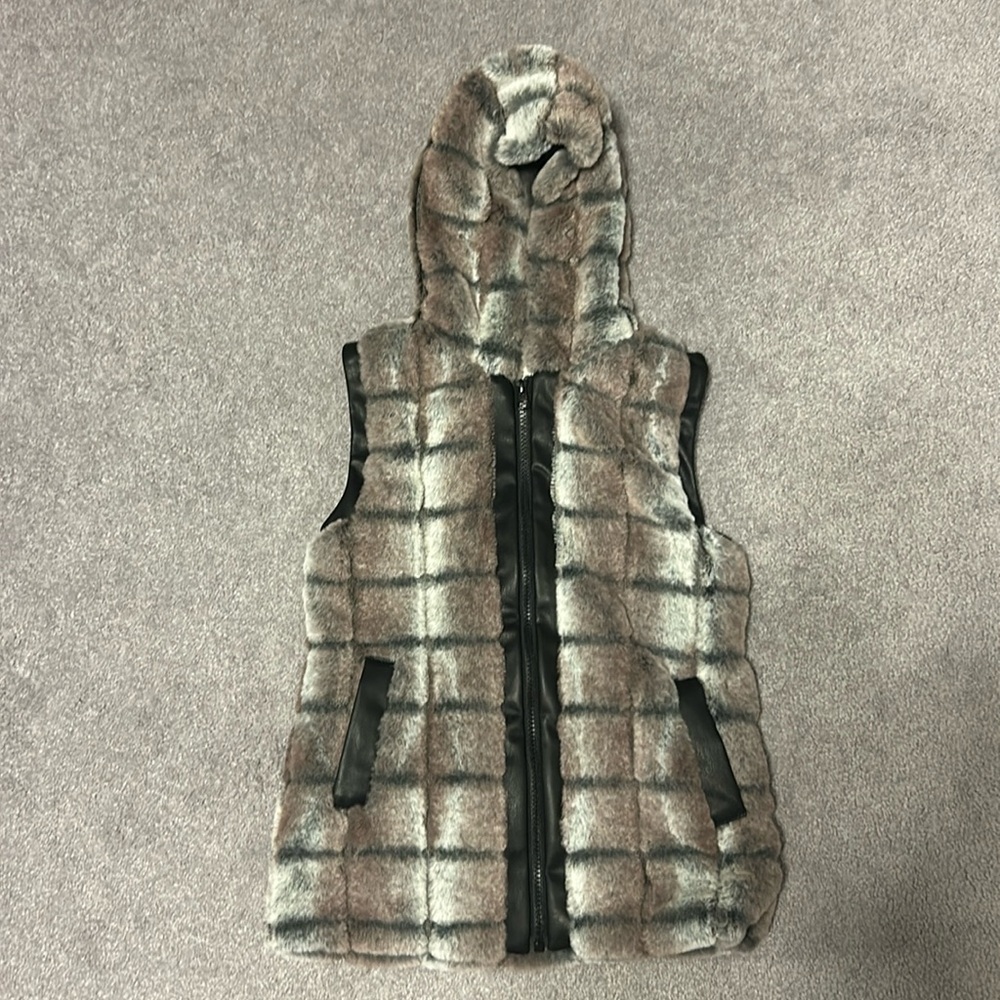 American Widgeon new w/o tags faux fur vest